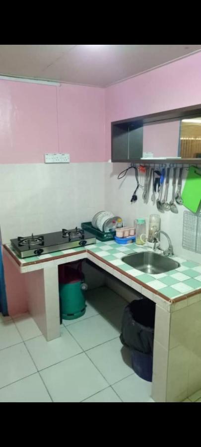 Mak Homestay Upstairs With 5 Bedrooms Kampong Kundassan Exterior foto