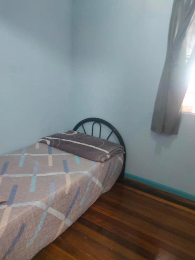 Mak Homestay Upstairs With 5 Bedrooms Kampong Kundassan Exterior foto